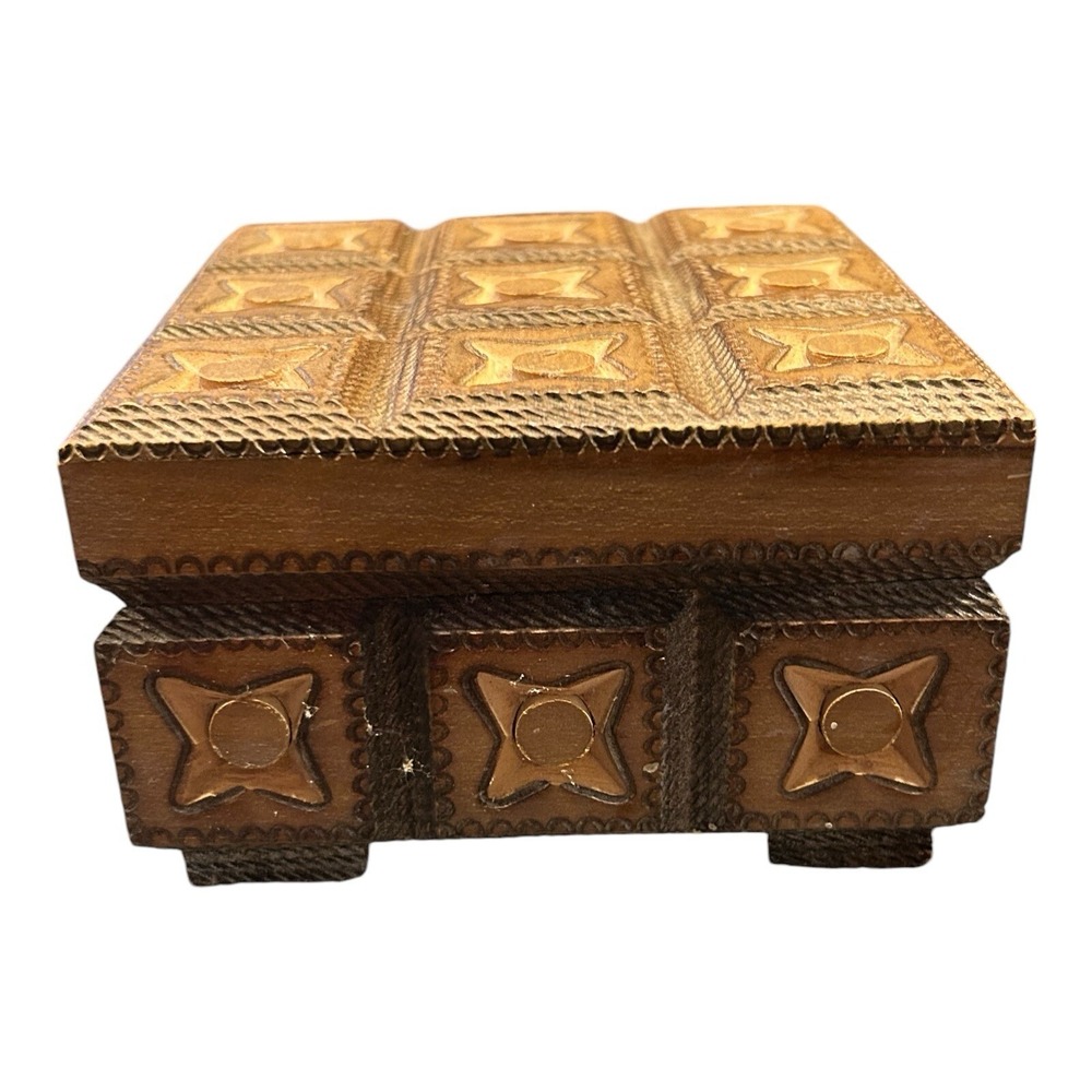 Hand Carved Painted Wooden Hinged Box Made in Poland No‎ Key
